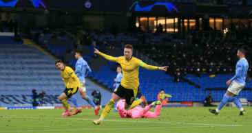 Ein Pfiff und die Folgen: Jadon Sancho twittert sich in Rage, Jude Bellingham kann es nicht verstehen